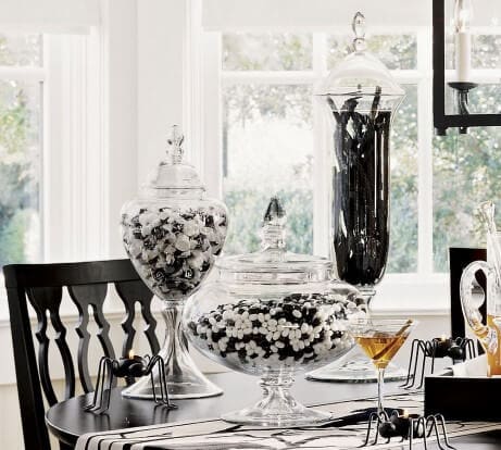 halloween look design idea table accents easy to do fun creepy spiders black white 12 Ideas to Decorate your Table for Halloween
