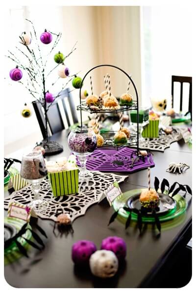 halloween table6 12 Ideas to Decorate your Table for Halloween