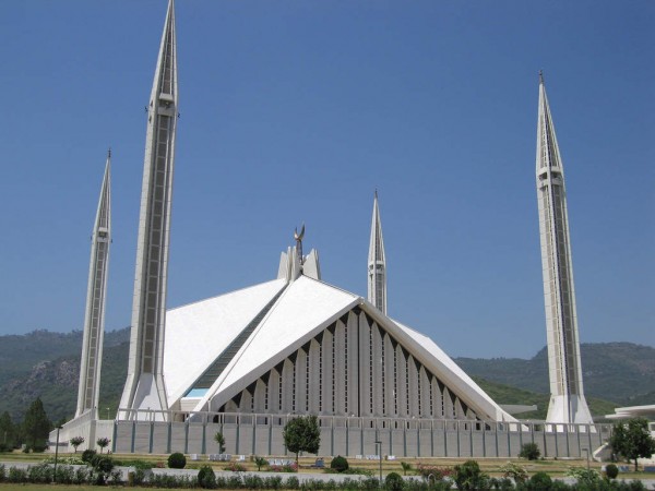 Faisal Mosque Pakistan by all about pakistan 2 600x450 100 Most Famous Landmarks Around the World