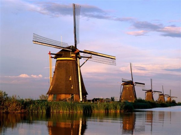 Windmills Kinderdijk Netherlands 600x450 100 Most Famous Landmarks Around the World