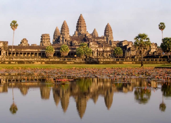 cambodia angkor wat majesty 600x433 100 Most Famous Landmarks Around the World