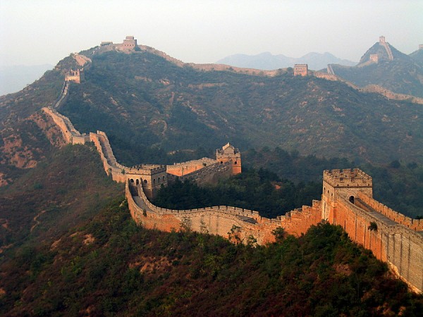 great wall of china 600x450 100 Most Famous Landmarks Around the World