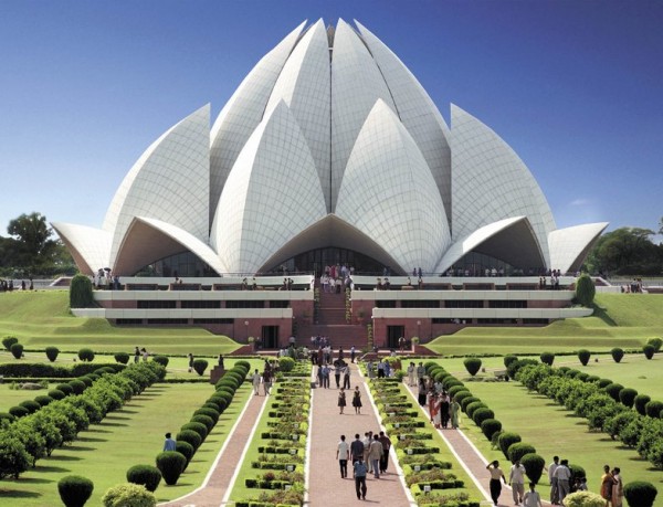 lotus temple 600x459 100 Most Famous Landmarks Around the World