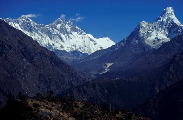 nepal mount 600x395 100 Most Famous Landmarks Around the World