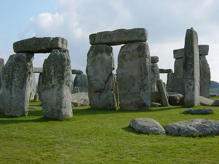stonehenge 100 Most Famous Landmarks Around the World