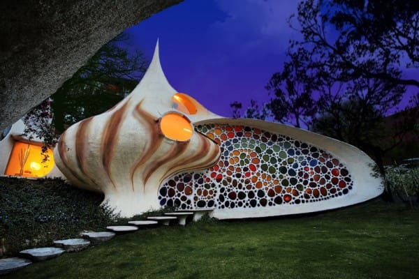 nautilus house05 600x400 Eye cacthing Organic Architecture with Whimsical Interior Design