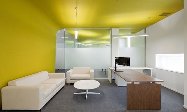 meeting-room-with-yellow-wall