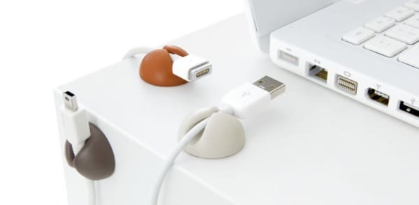how-to-organize-cords-for-workspaces