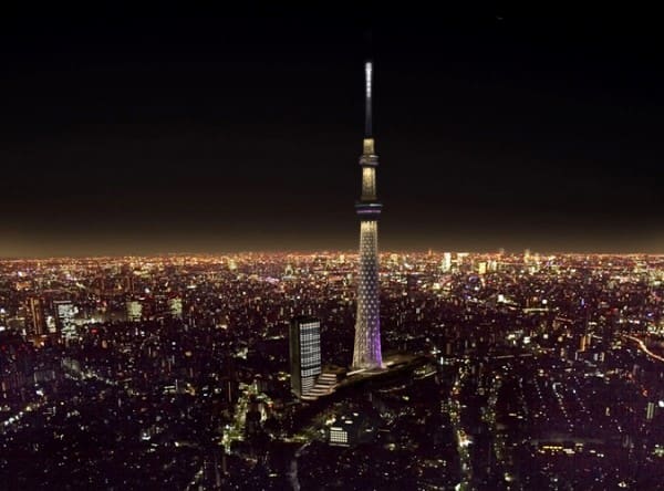 Skytree-lighting-during-night-Japan