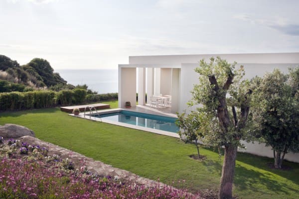 luxurious-white-villa-in Turkey