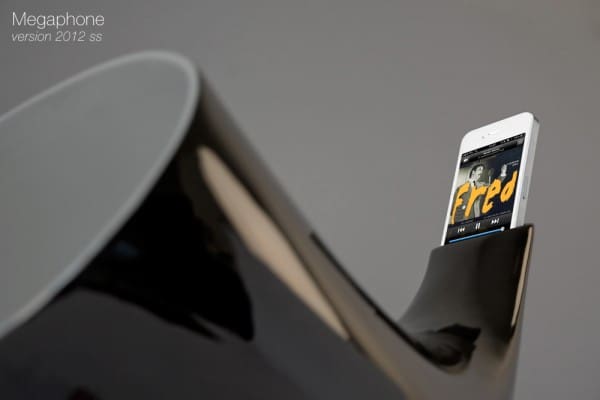 black-handmade-passive-amplifier-for-iPhone