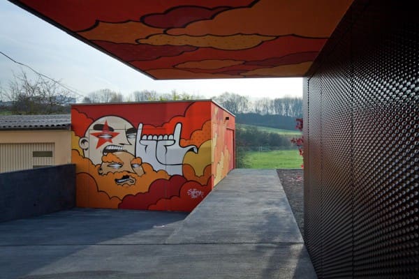 grafitti-outside-the-building