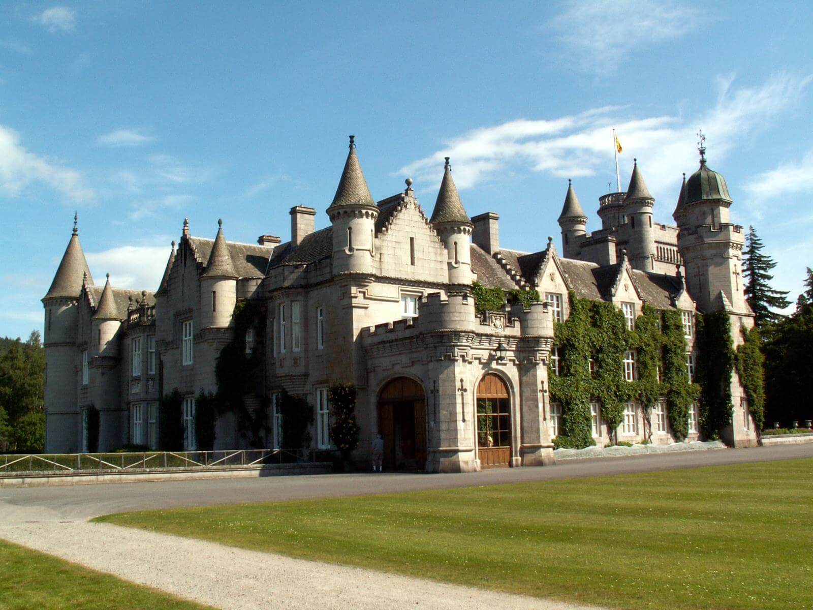 7 Most Renowned Scottish Castles - Interior Design, Design News And ...