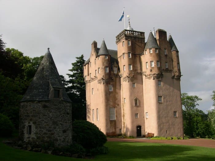 7 Most Renowned Scottish Castles - Interior Design, Design News and ...