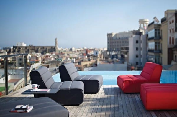 black-and-red-outdoor-armchairs