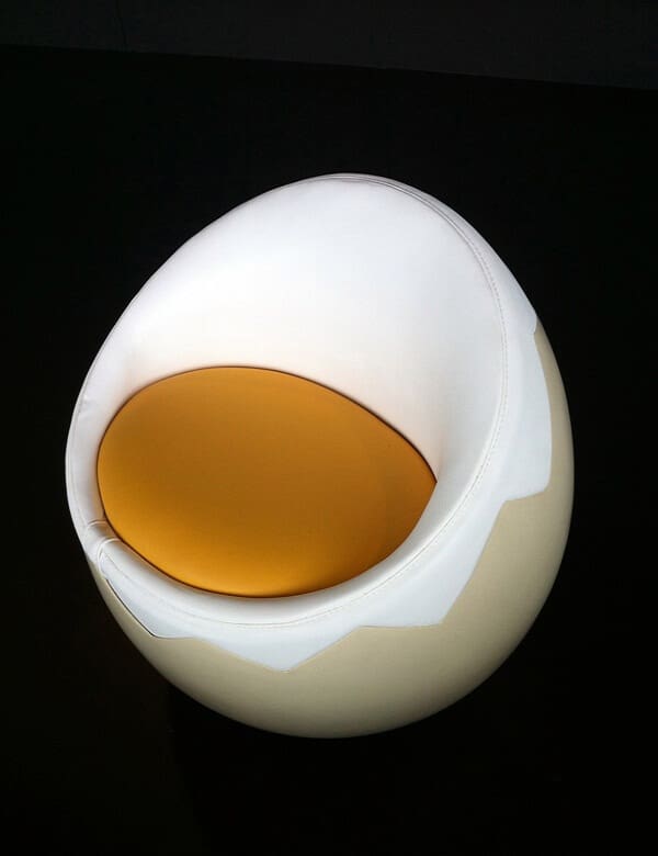 Eye-catching-egg-shaped-seat