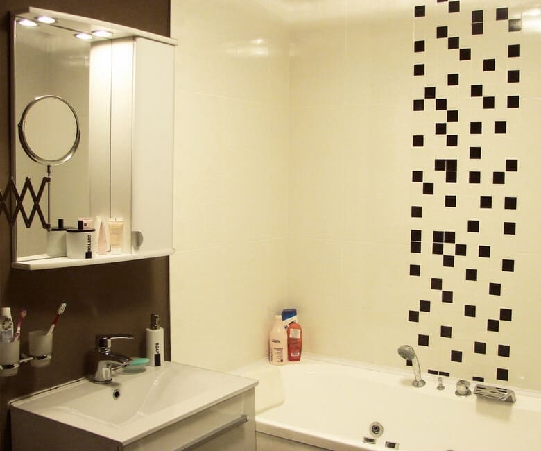 Graphic-elements-in-a-modern-small-bathroom