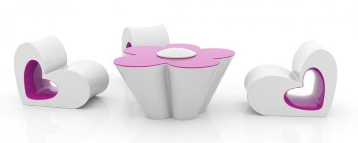 Heart-shaped-kids-chairs-with-mini-table-by Vondom-02