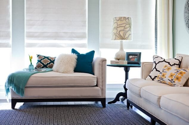 Accent-pillows-in-living-room