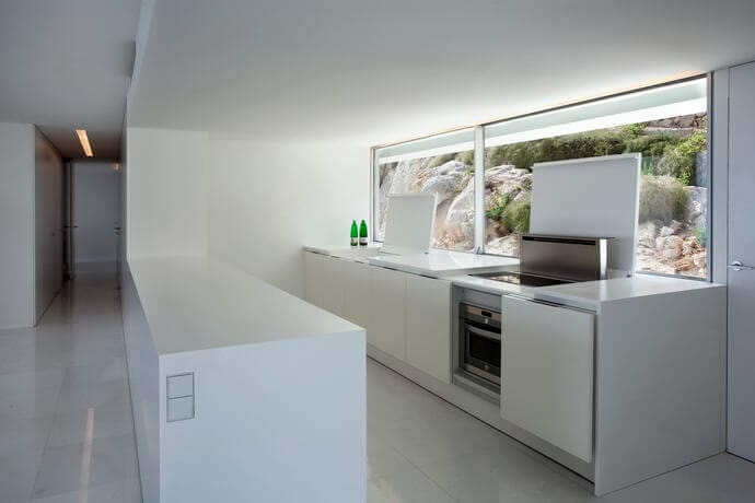 Minimalist-white-kitchen