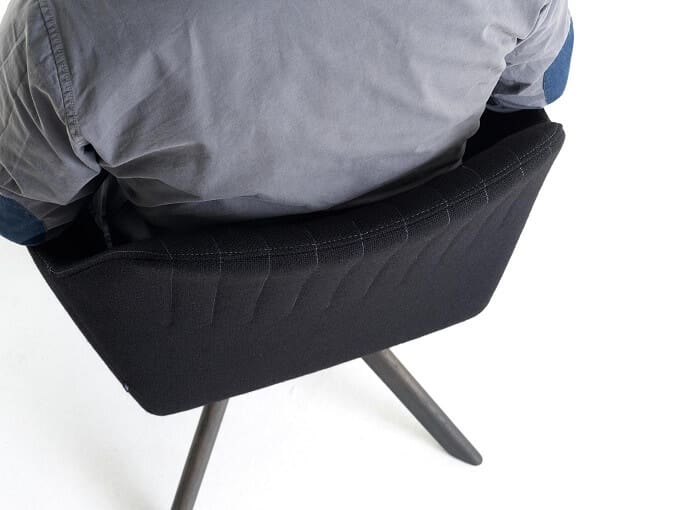 Black-comfortable-chair