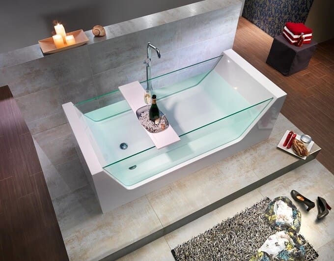 Bathtub-with-glass