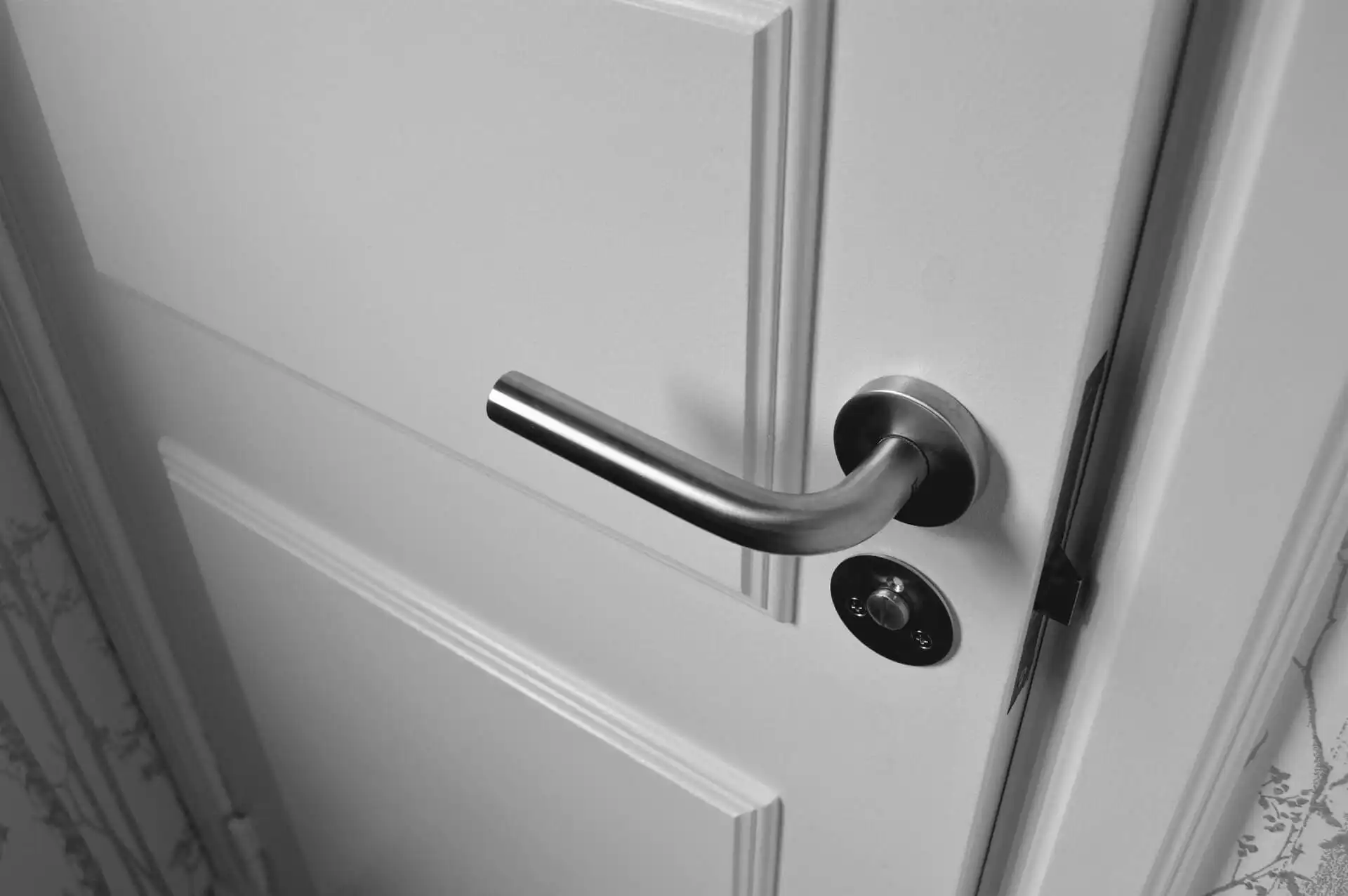 How to break the lock on the door