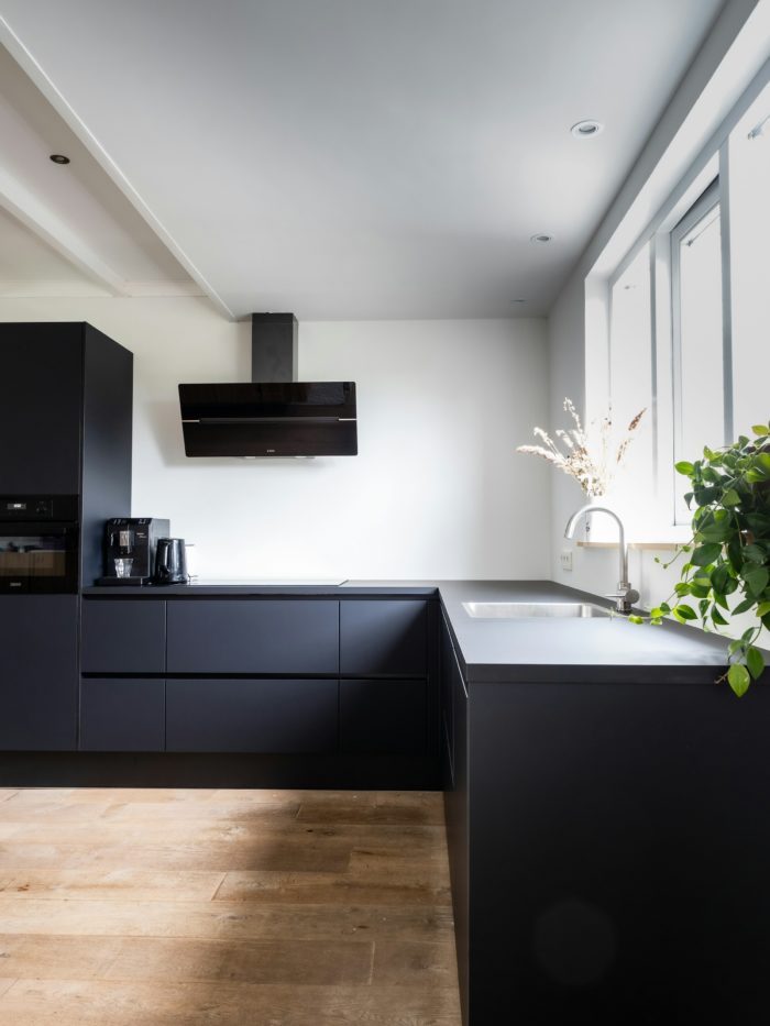The Rise of Black Kitchen Cabinets 