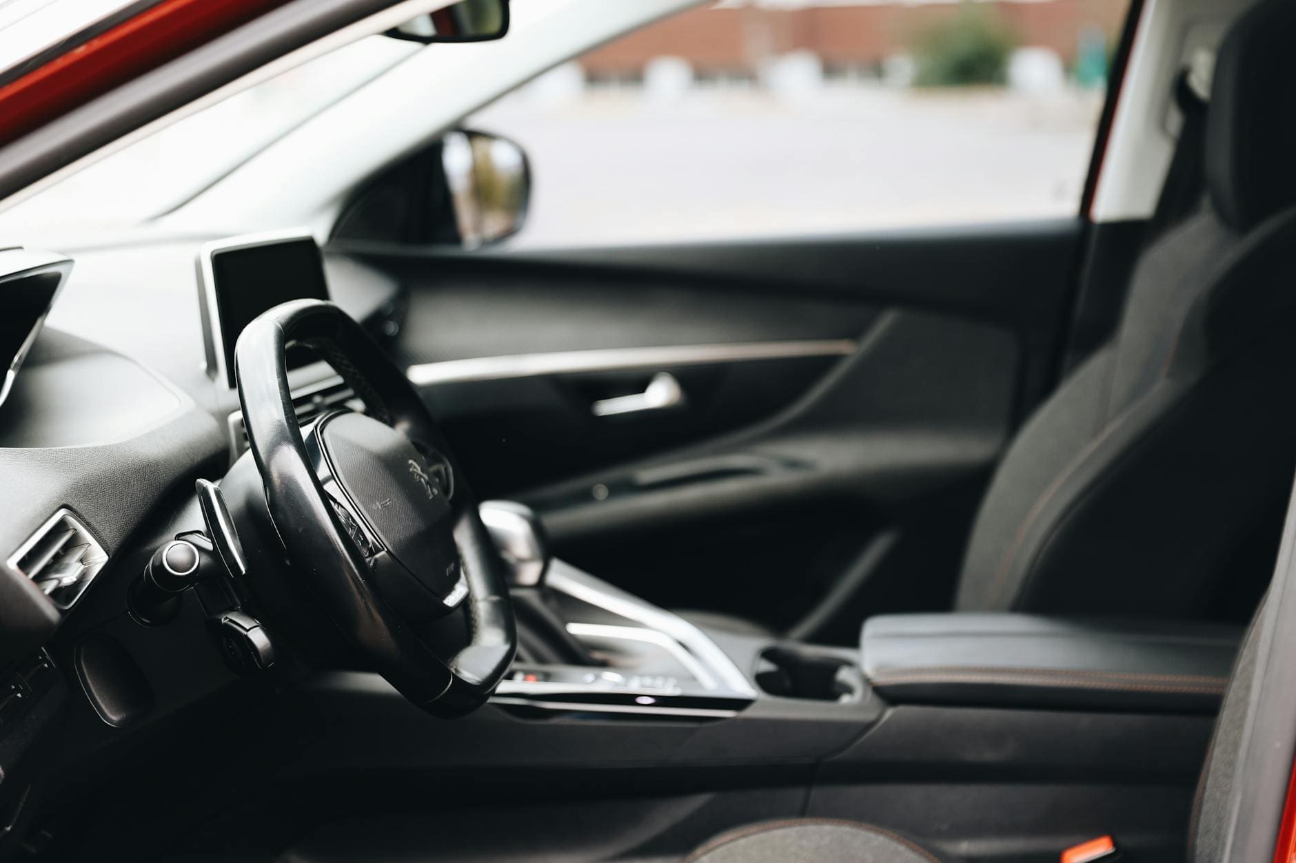 https://www.pexels.com/photo/modern-car-interior-with-steering-wheel-and-dashboard-29036732/