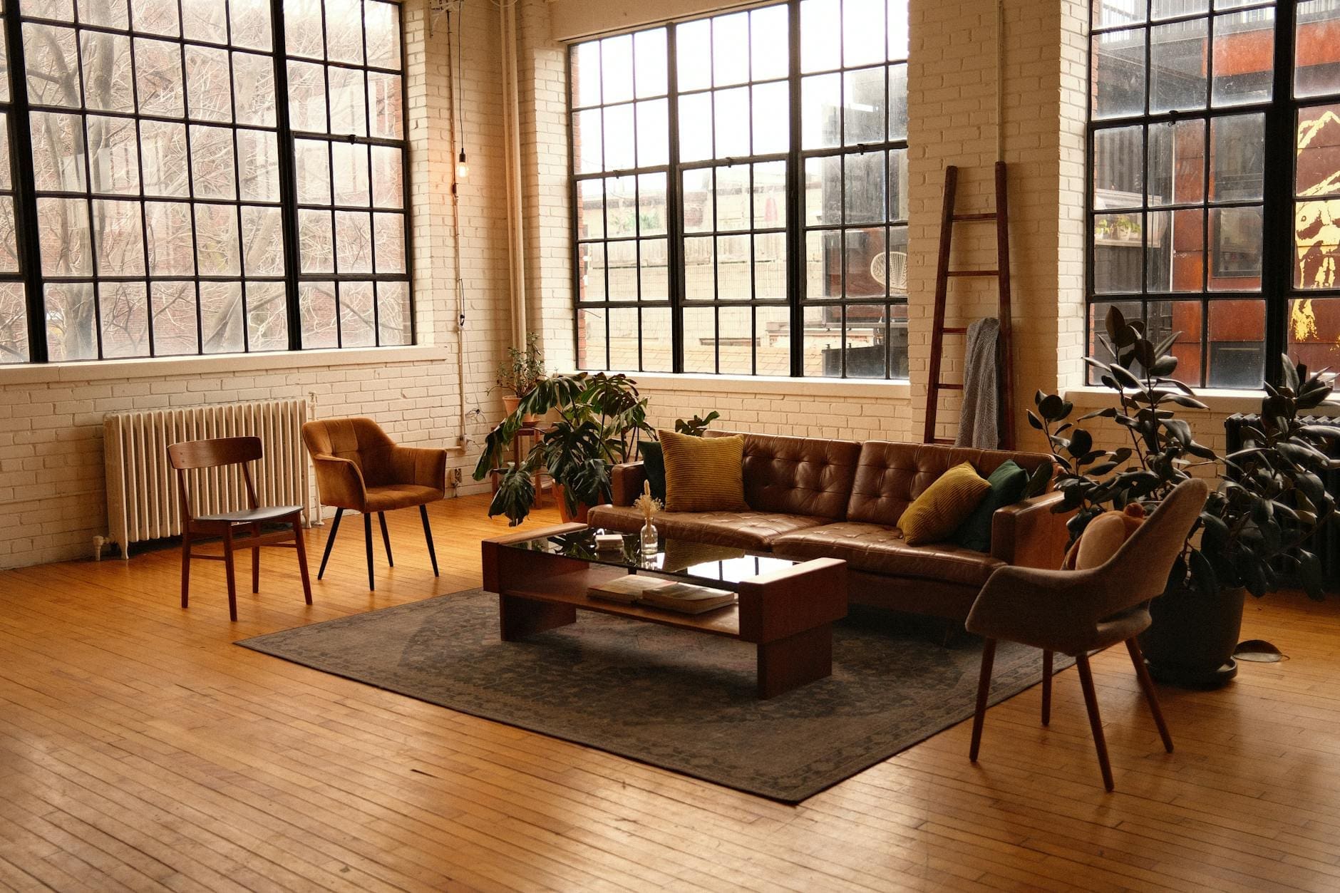 https://www.pexels.com/photo/view-of-a-loft-style-living-room-with-a-brown-leather-sofa-20337840/
