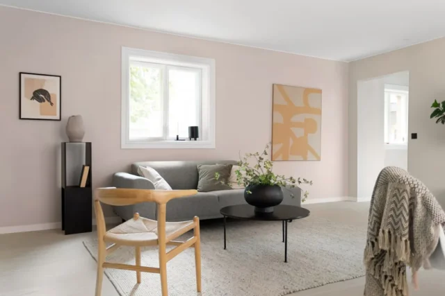 Scandinavian living room with soft blush pink wall
