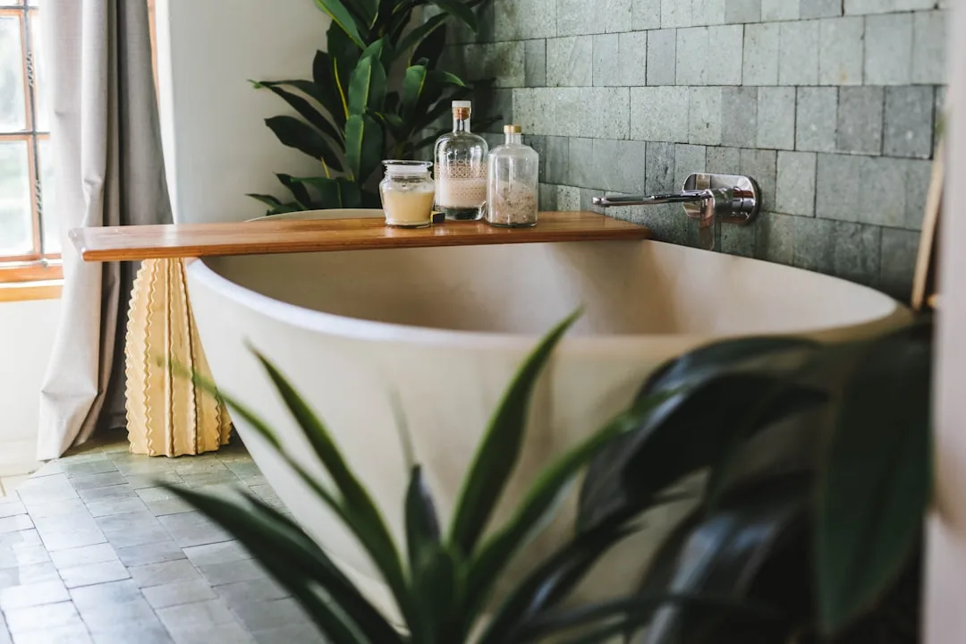 Freestanding soaking tub with wooden caddy in smal