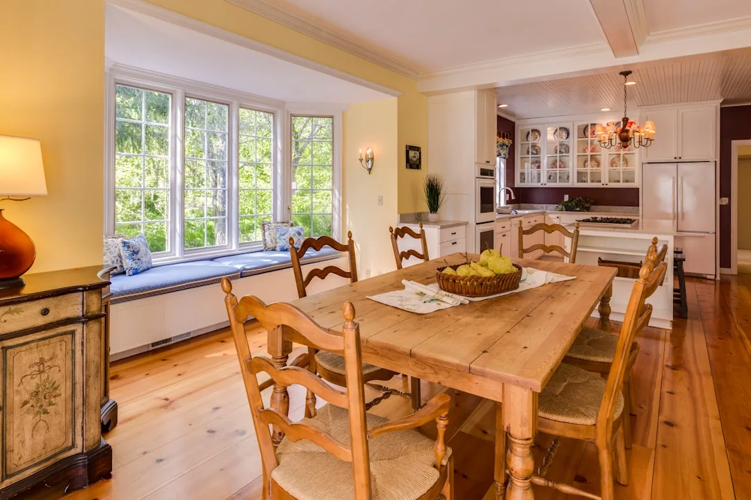 Open kitchen and dining room connection with farmh
