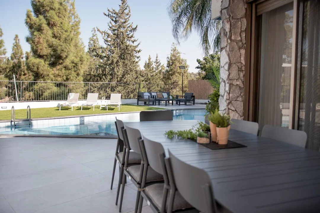 Modern backyard patio with outdoor dining table, s
