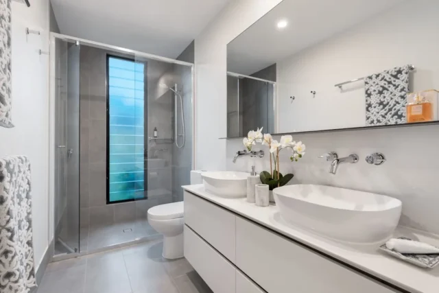 Modern cabinetless floating vanity bathroom with d